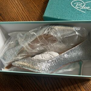 Betsey johnson silver sequin blue kamie heels size 8-like new